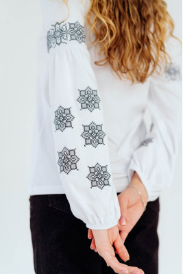 Вишиванка жіноча